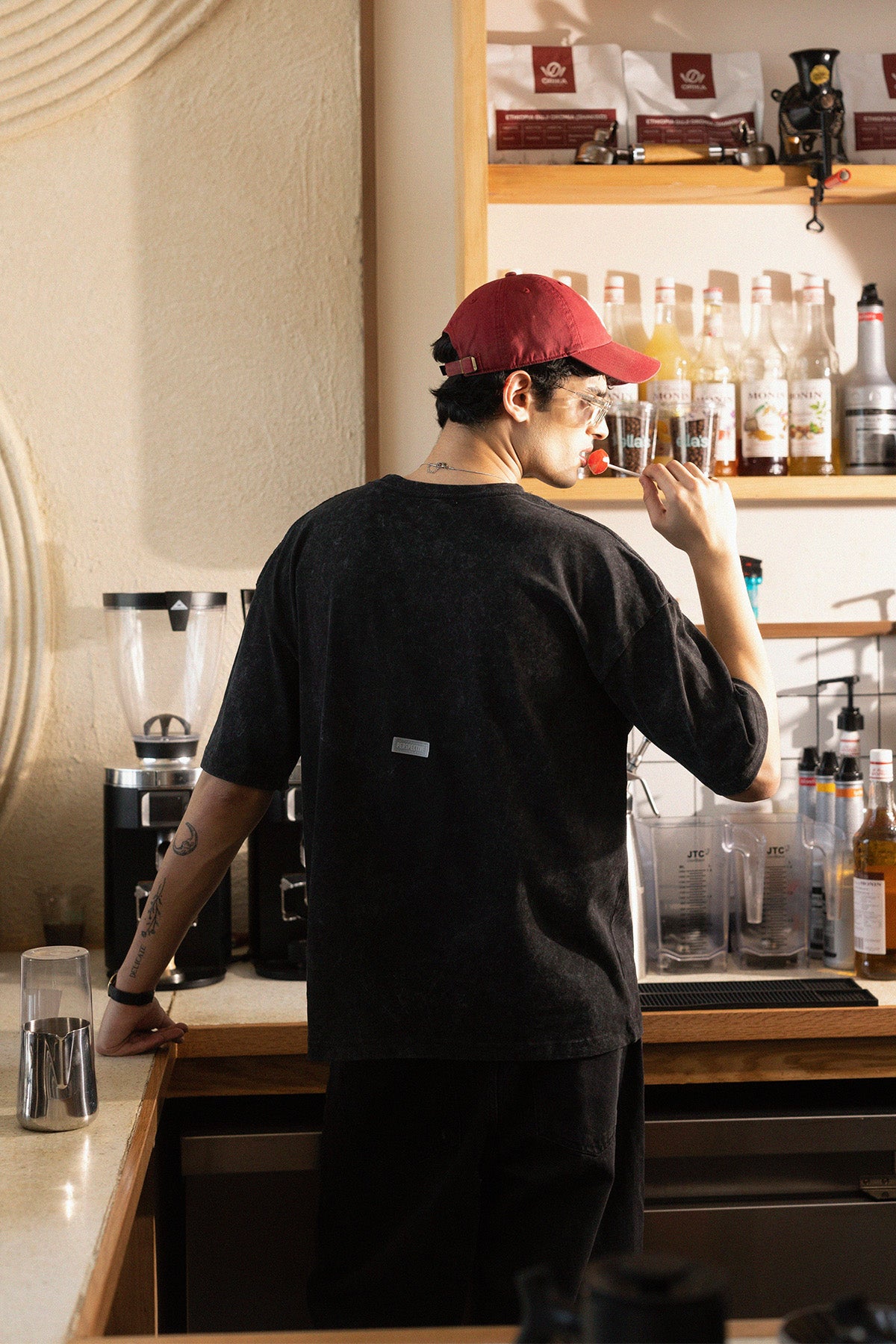 RIPPED ACID WASH BOXY TEE JET BLACK