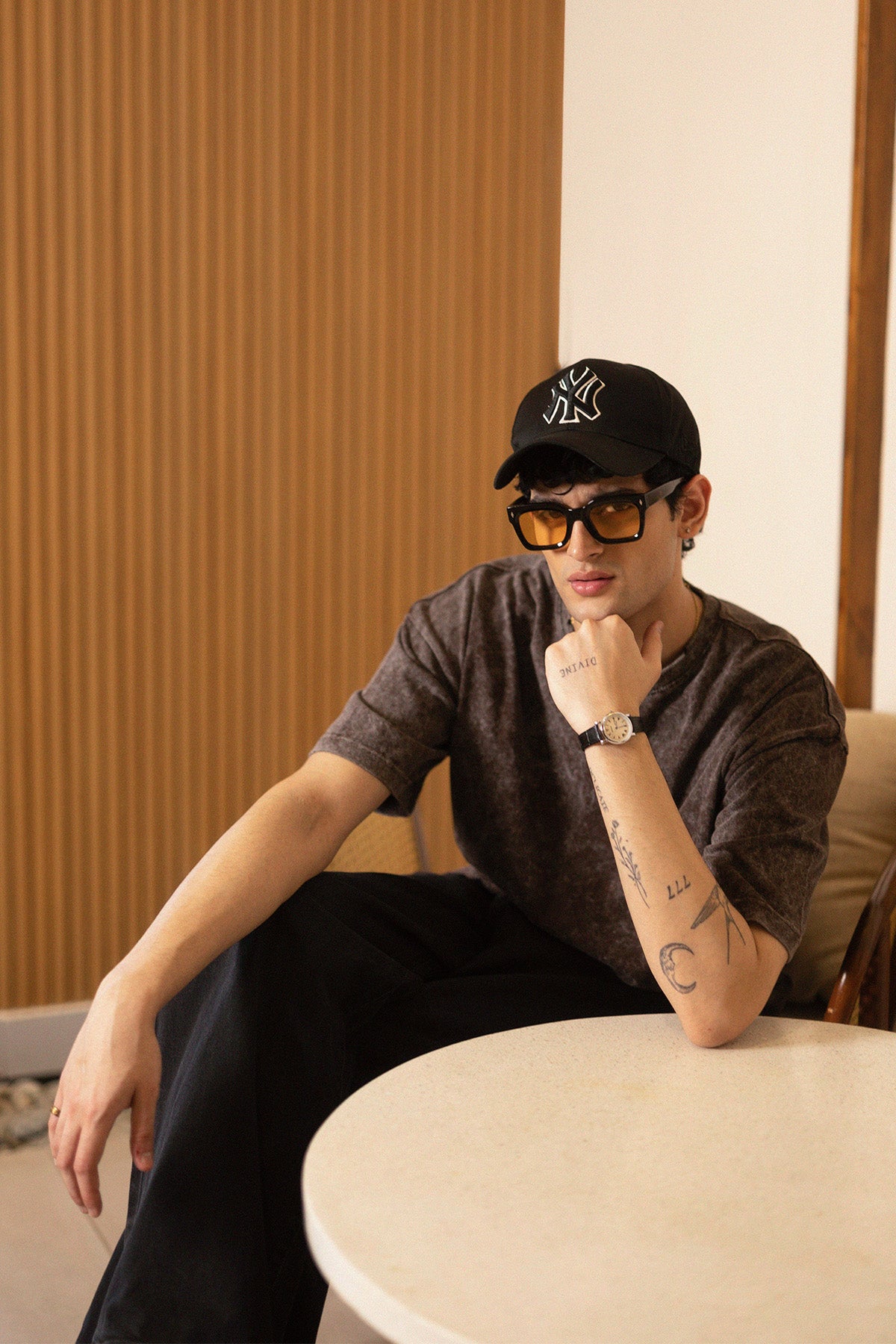 RIPPED ACID WASH BOXY TEE JET BLACK